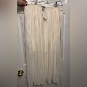 *NWT* H&M pleated cream skirt